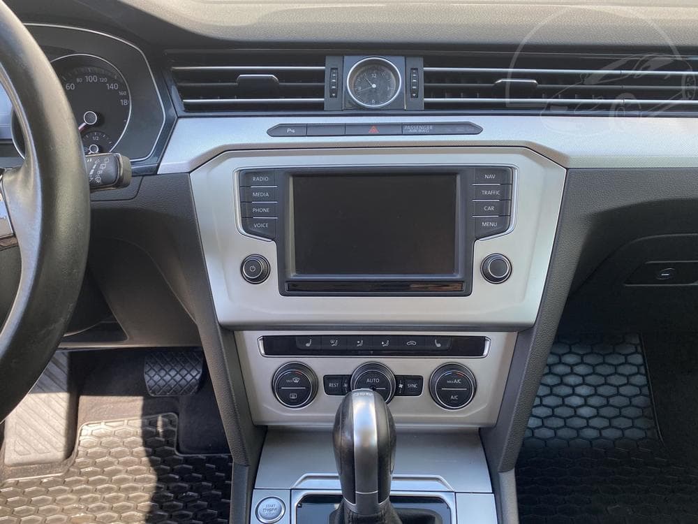 2015 Volkswagen PASSAT - 23