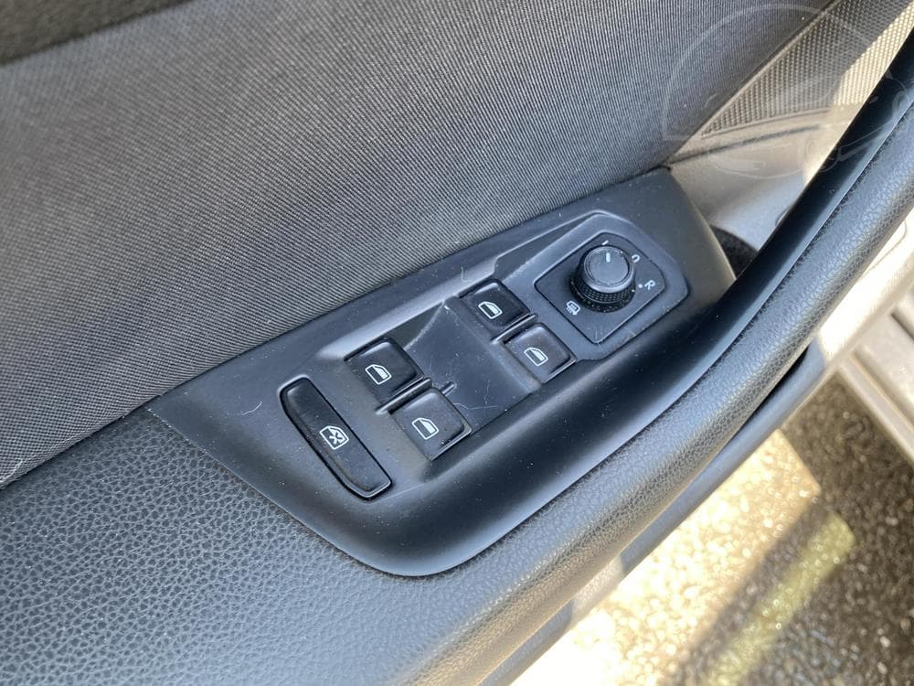 2015 Volkswagen PASSAT - 25