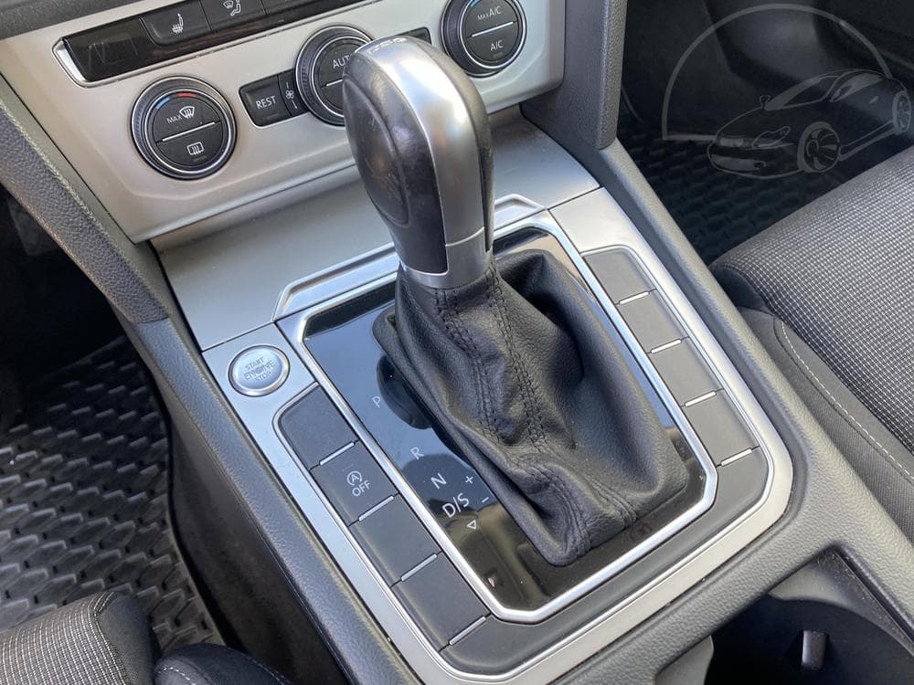 2015 Volkswagen PASSAT - 31