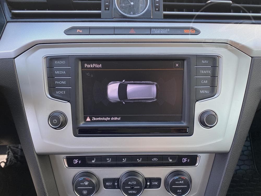 2015 Volkswagen PASSAT - 35