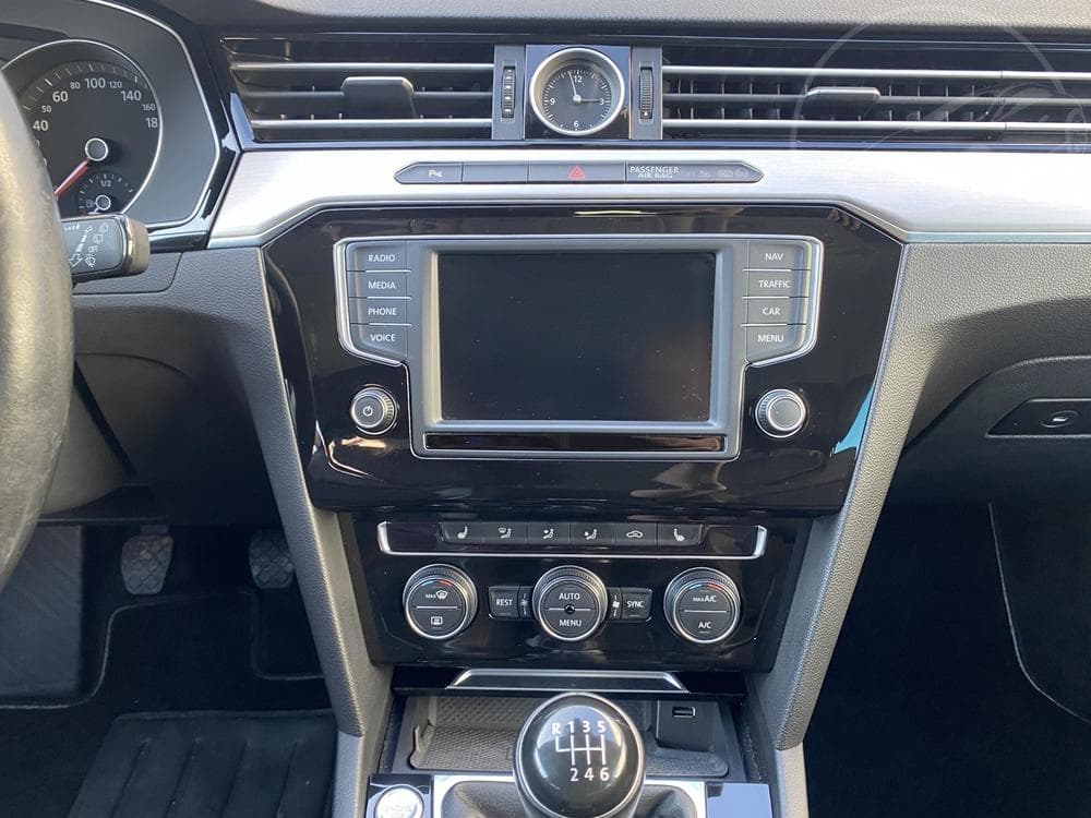 2015 Volkswagen PASSAT - 34
