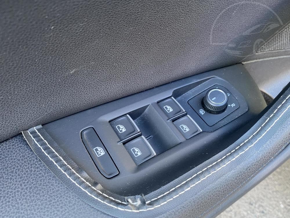 2015 Volkswagen PASSAT - 37