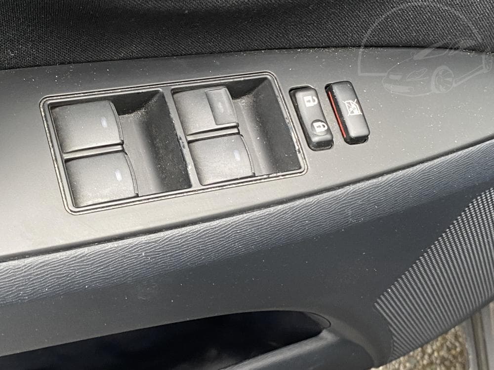 2012 Toyota AVENSIS - 11