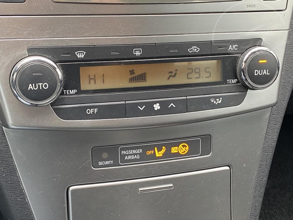 2012 Toyota AVENSIS - 15