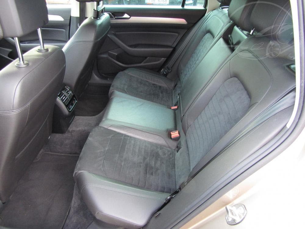 2016 Volkswagen Passat - 10