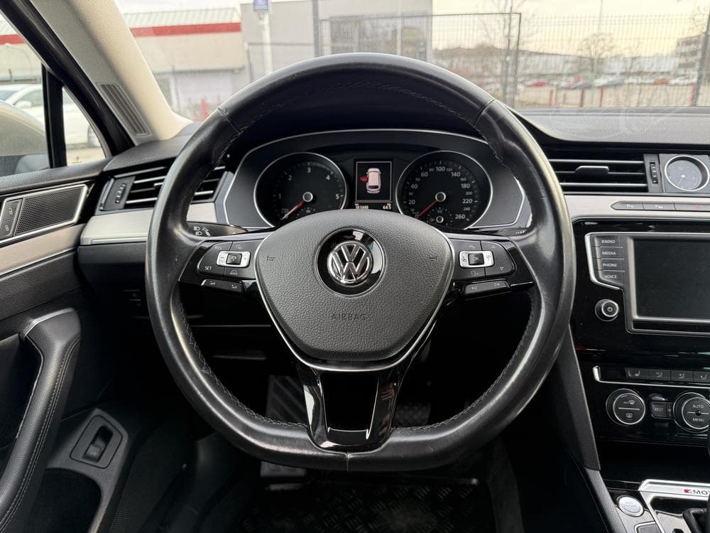 2016 Volkswagen Passat - 13