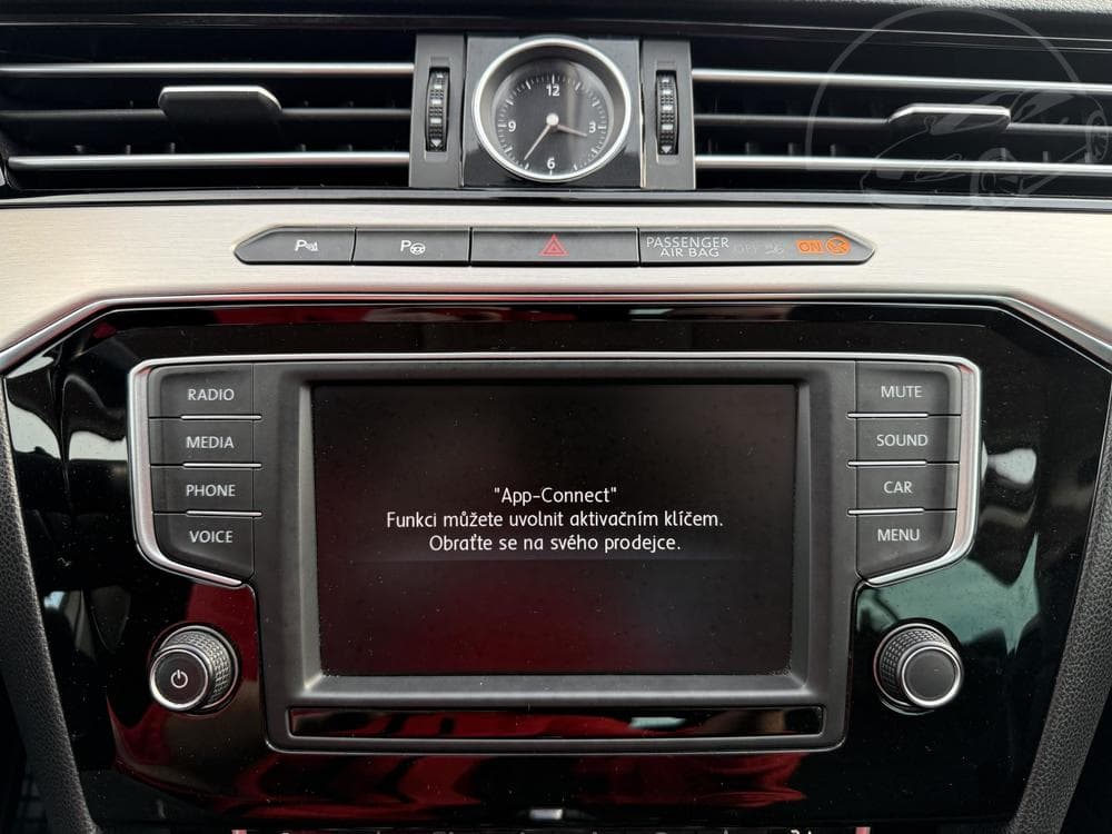 2016 Volkswagen Passat - 15