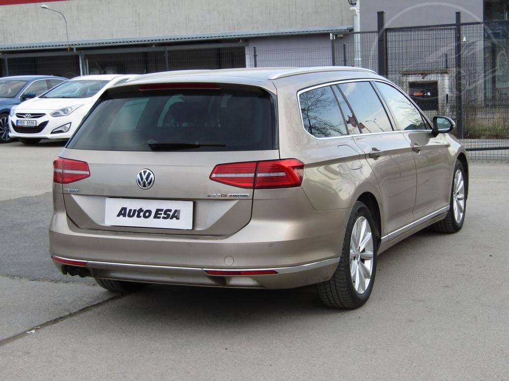 2016 Volkswagen Passat - 4