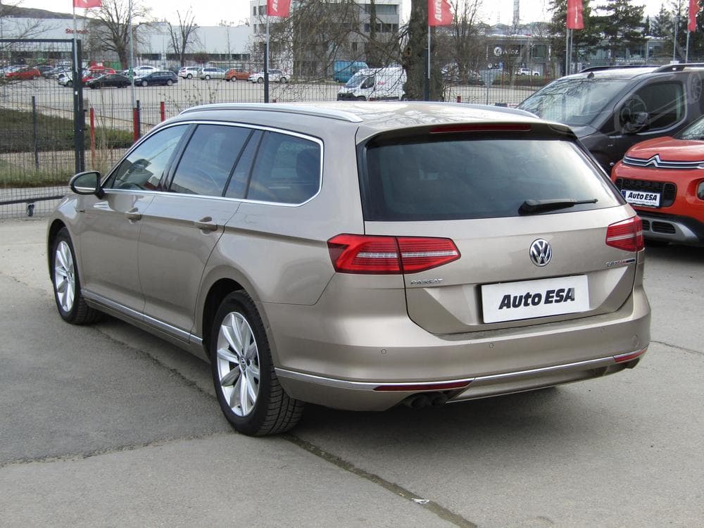 2016 Volkswagen Passat - 6