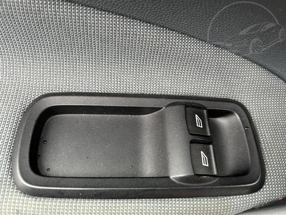 2010 Ford FIESTA - 11