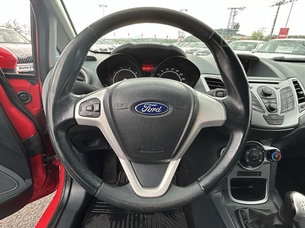 2010 Ford FIESTA - 12