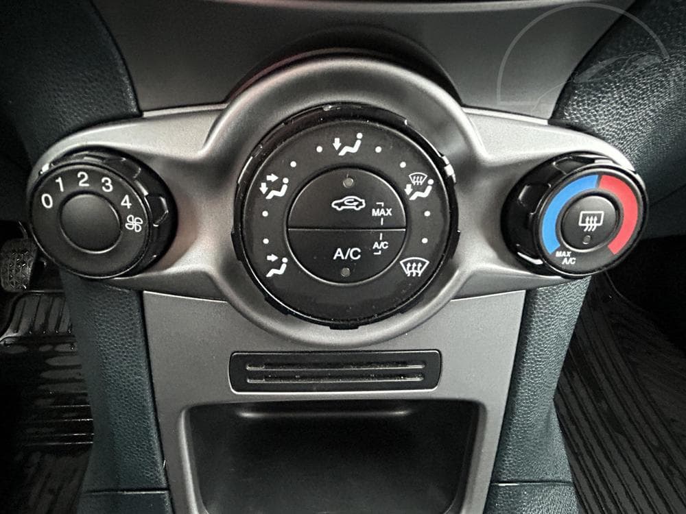 2010 Ford FIESTA - 14