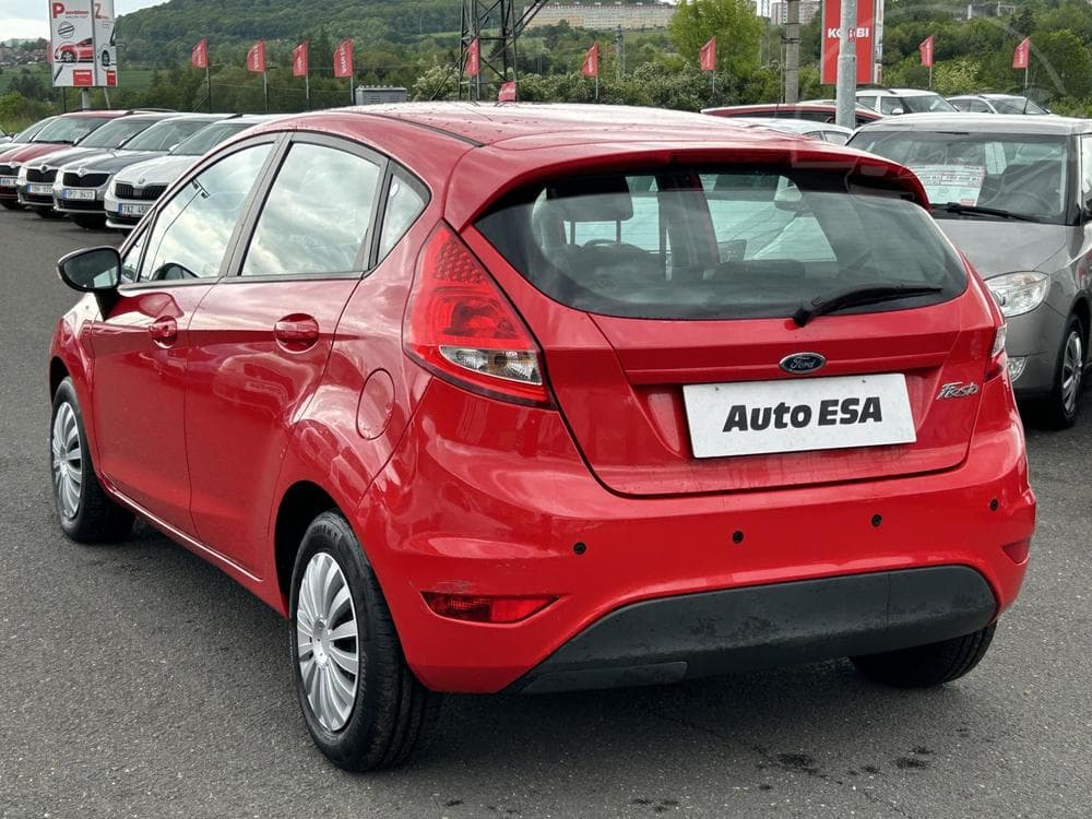 2010 Ford FIESTA - 6
