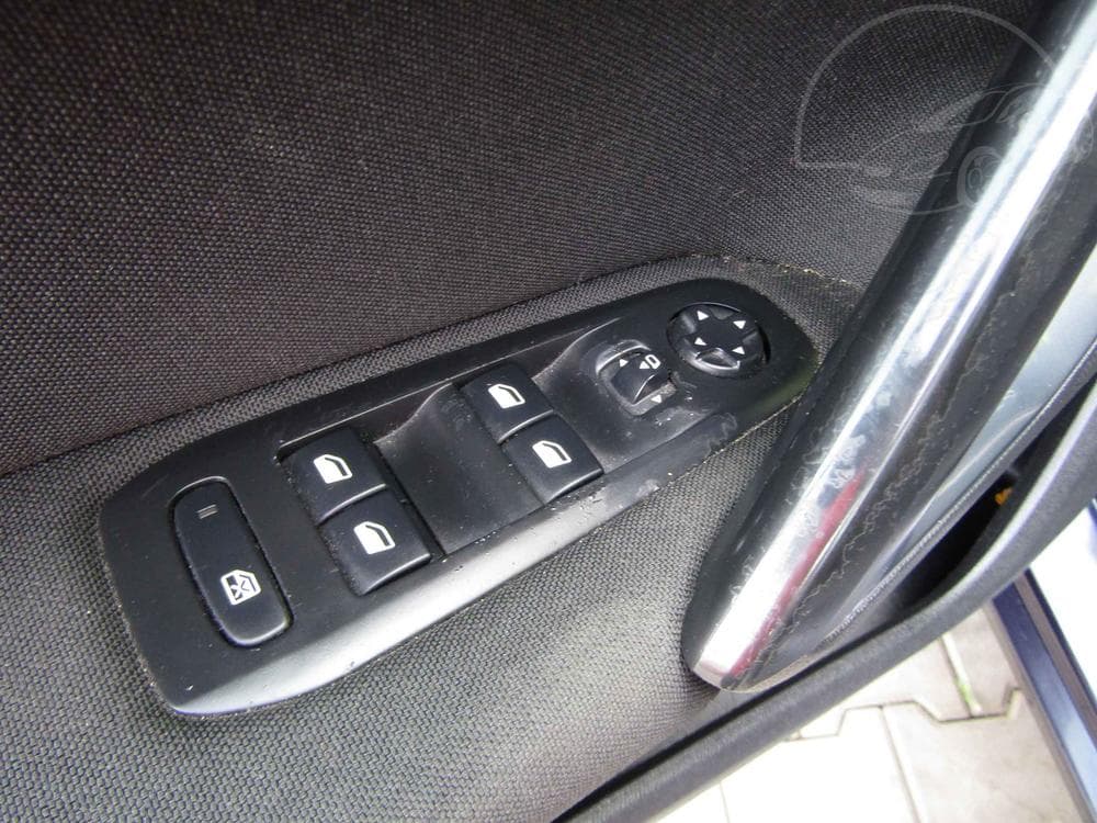 2015 Peugeot 308 - 11
