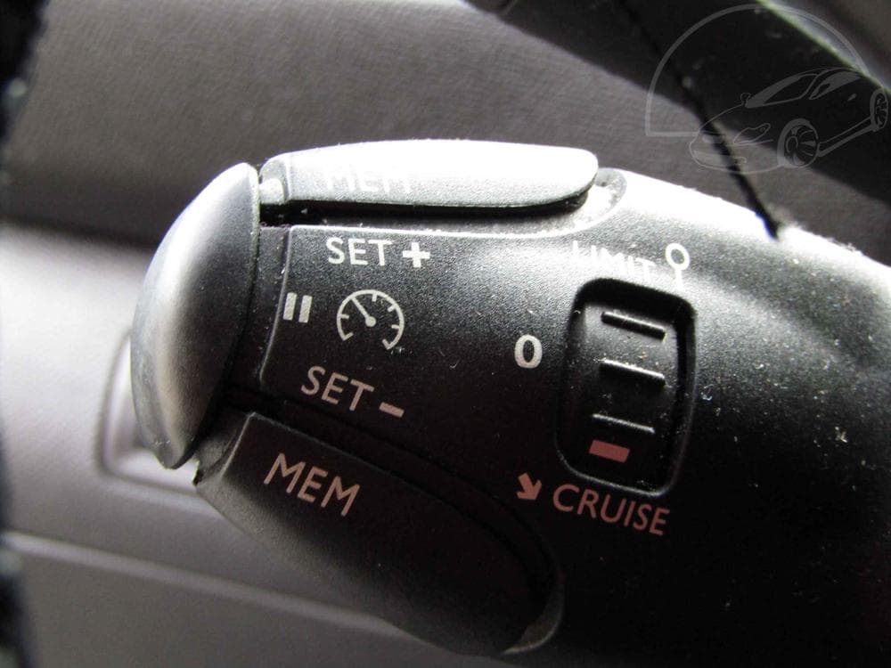 2015 Peugeot 308 - 12