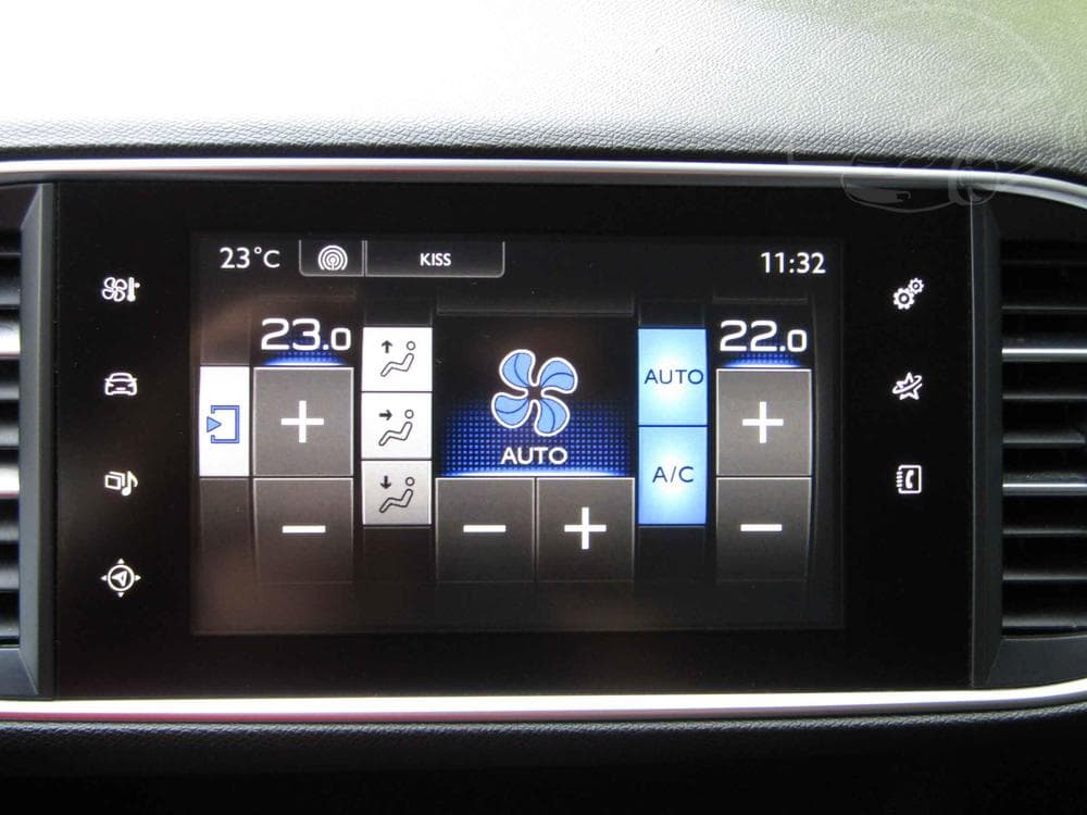 2015 Peugeot 308 - 13