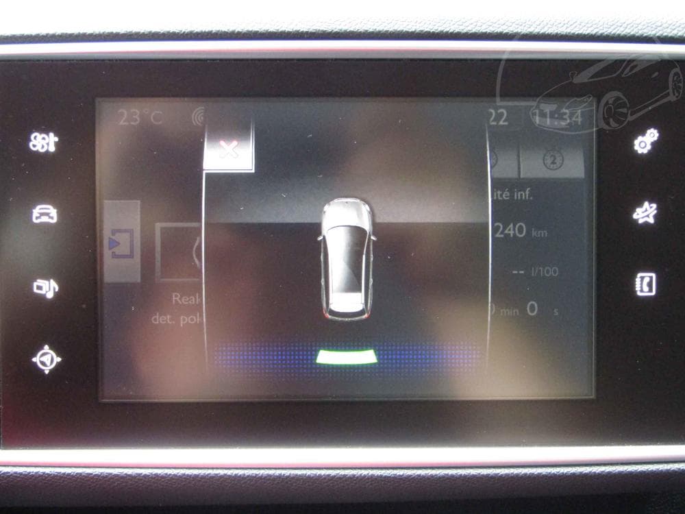 2015 Peugeot 308 - 16