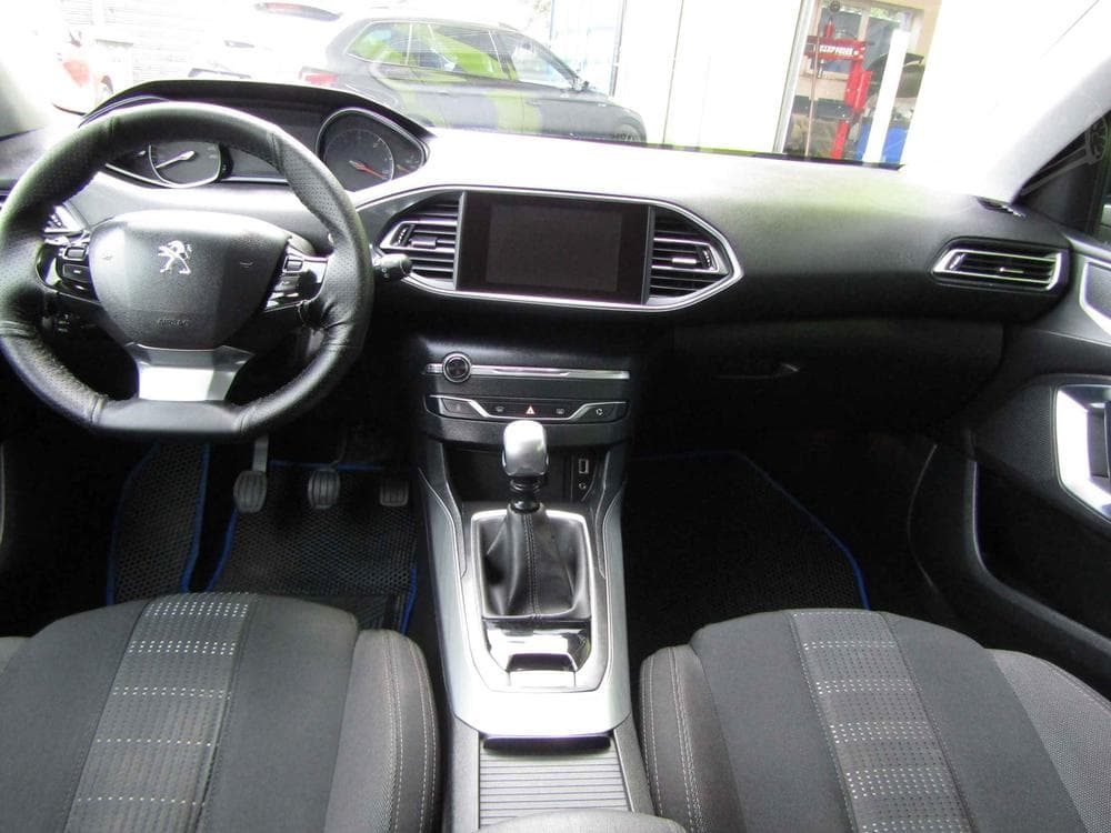 2015 Peugeot 308 - 8