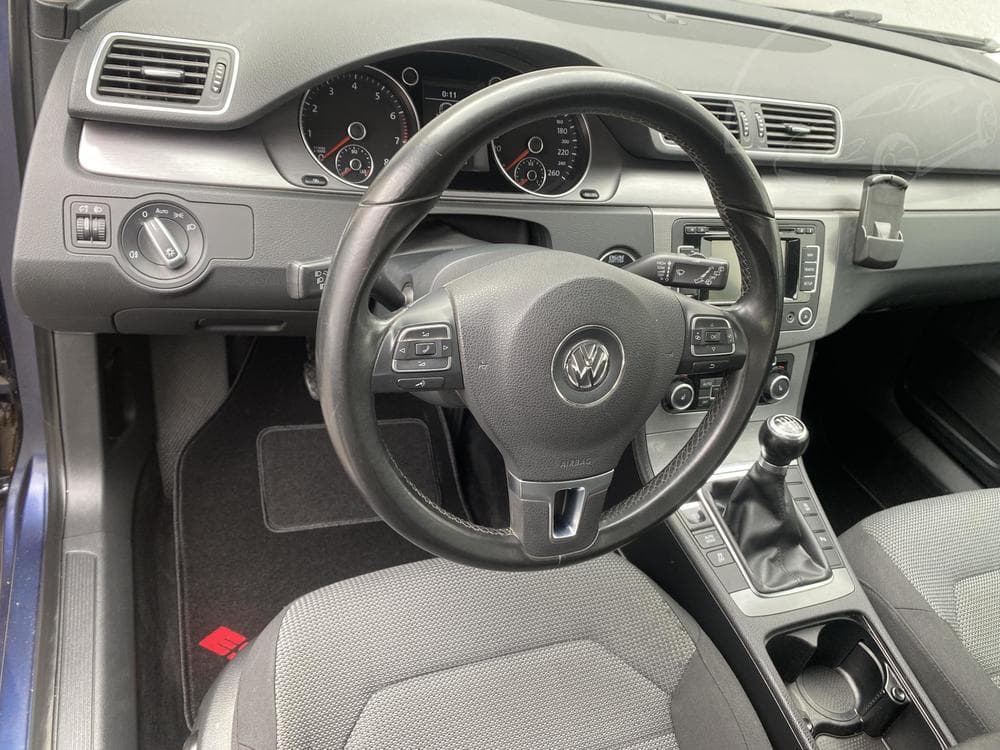 2012 Volkswagen PASSAT - 25