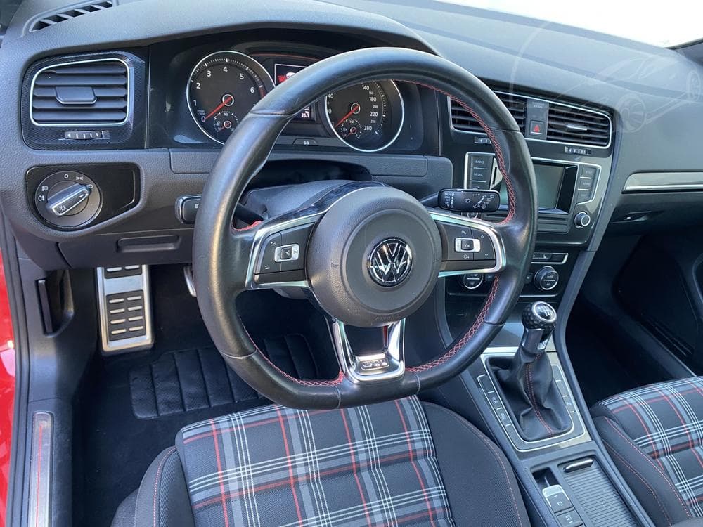 2013 Volkswagen GOLF - 34