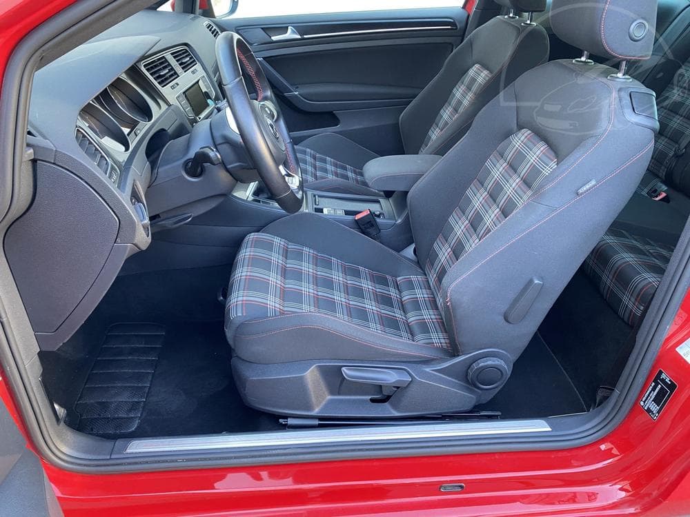 2013 Volkswagen GOLF - 25