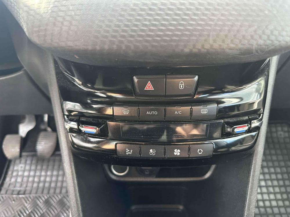 2014 Peugeot 2008 - 14