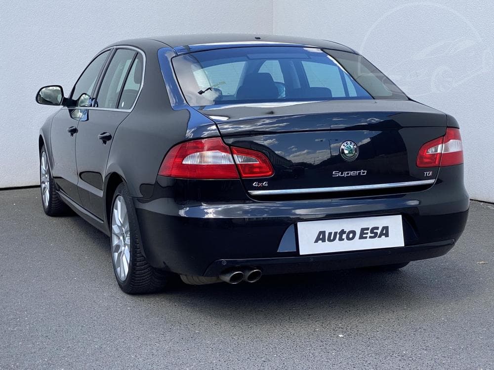 2011 Škoda SUPERB - 11