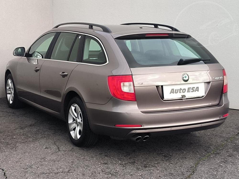 2011 Škoda SUPERB - 11