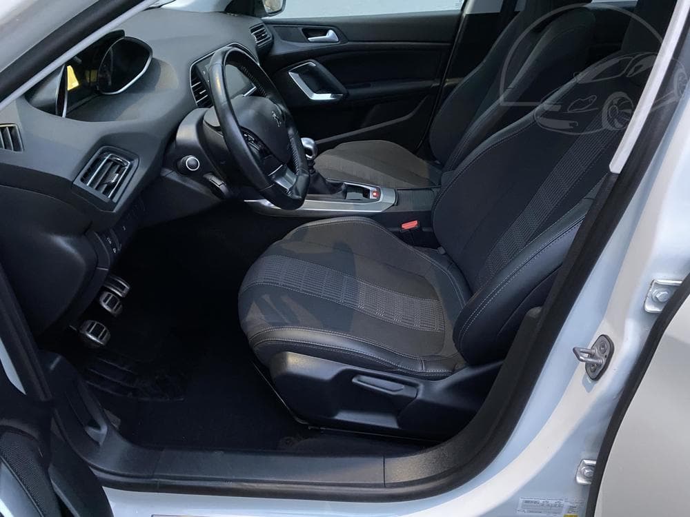 2019 Peugeot 308 - 9