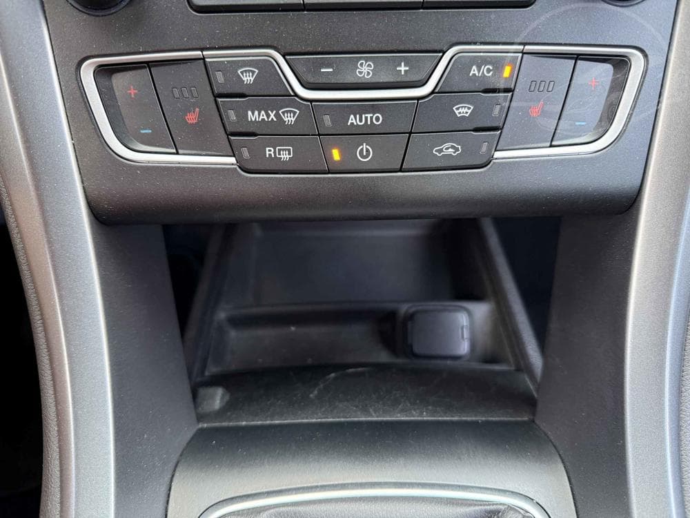 2015 Ford MONDEO - 16