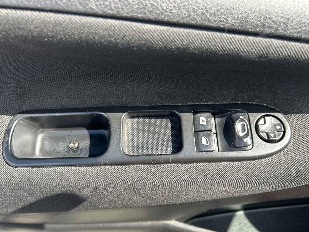 2011 Peugeot 207 - 11