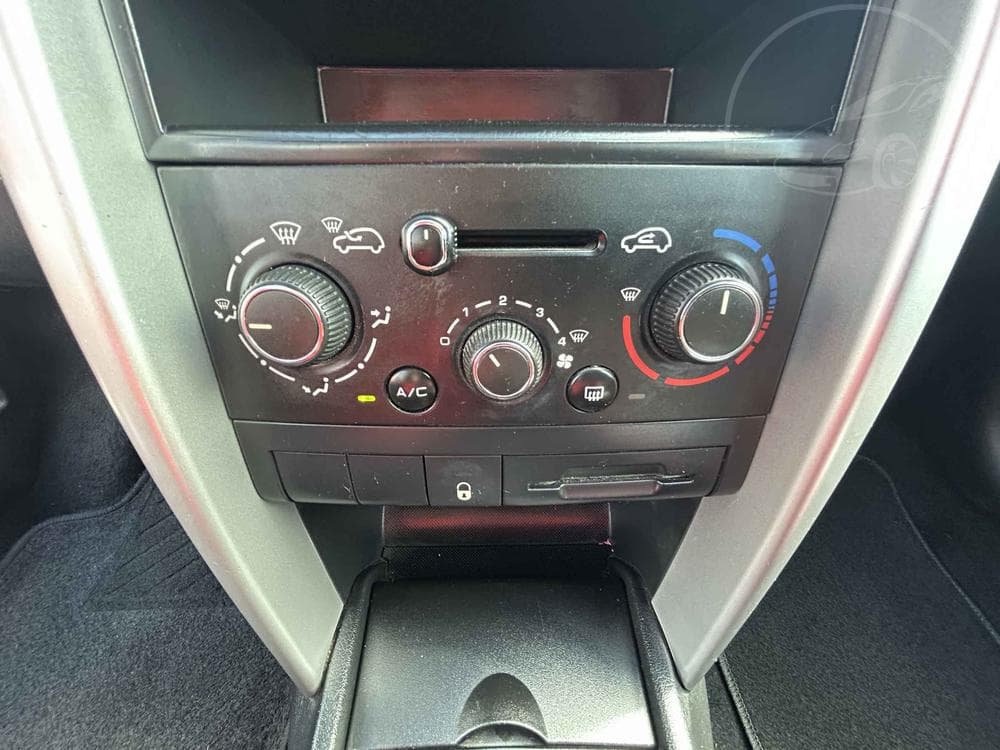 2011 Peugeot 207 - 13