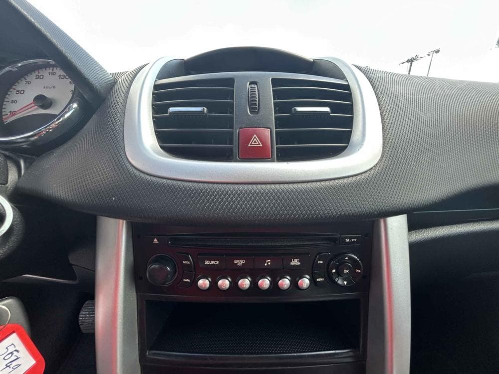 2011 Peugeot 207 - 14