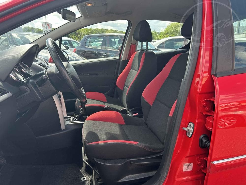 2011 Peugeot 207 - 9