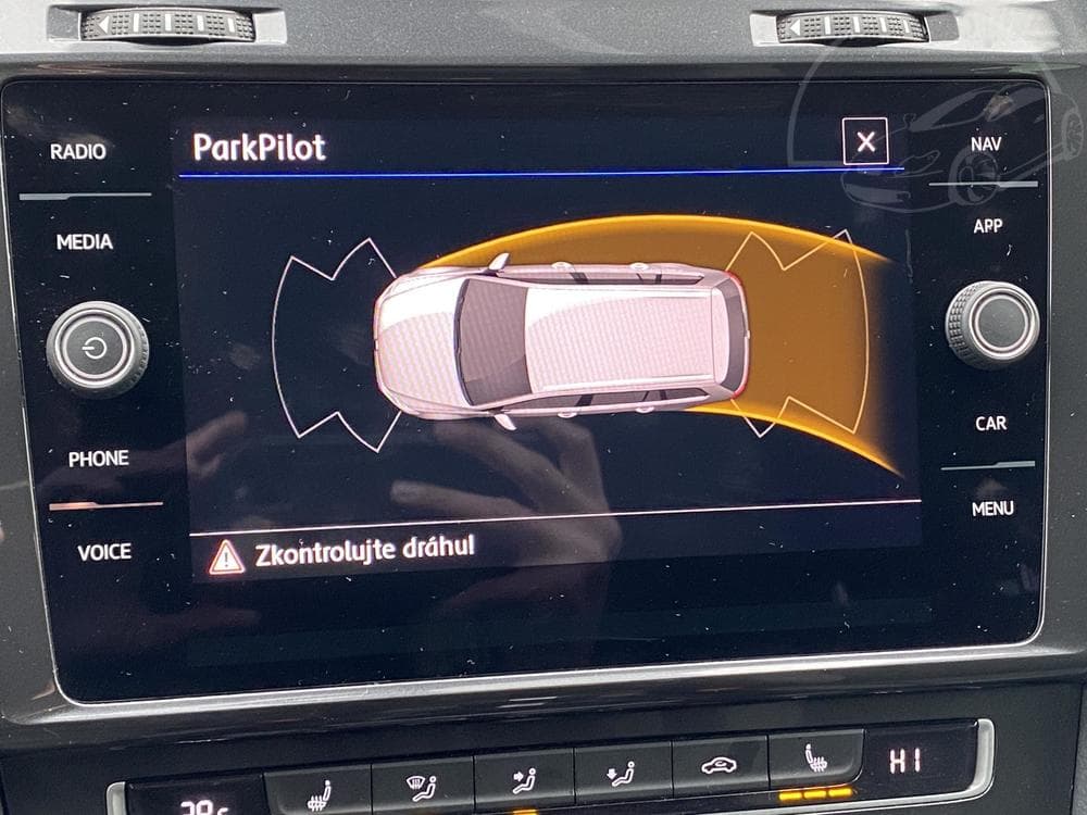 2019 Volkswagen GOLF - 16