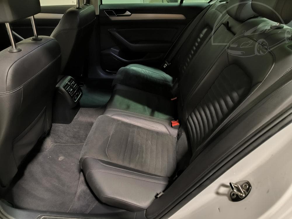 2015 Volkswagen PASSAT - 28