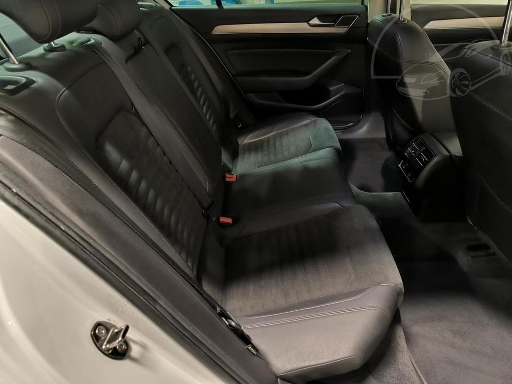 2015 Volkswagen PASSAT - 31