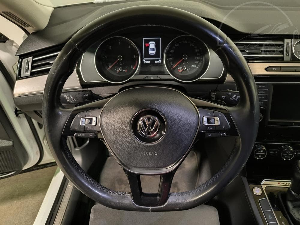 2015 Volkswagen PASSAT - 37