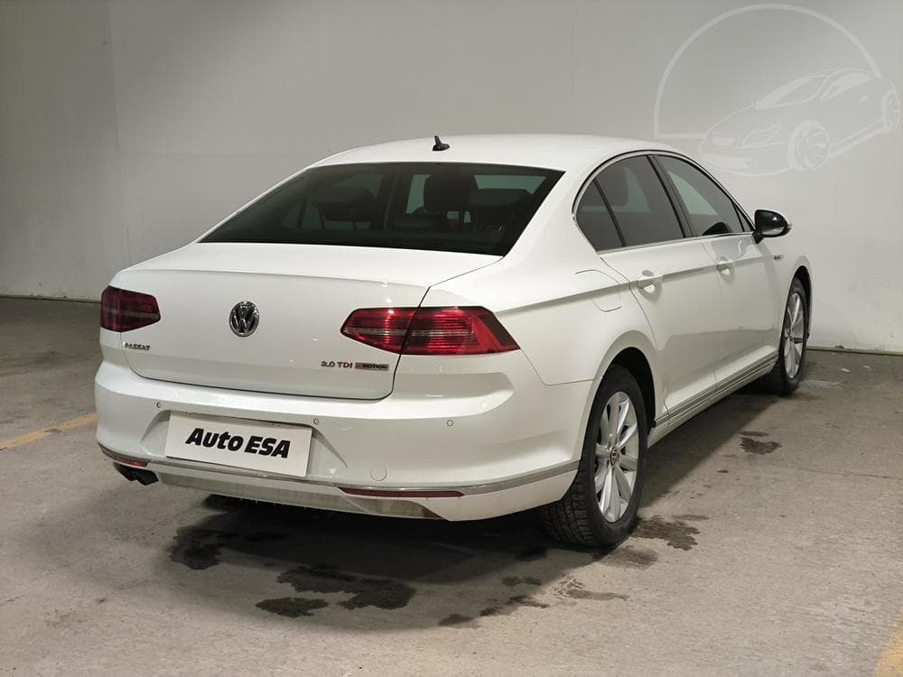 2015 Volkswagen PASSAT - 16