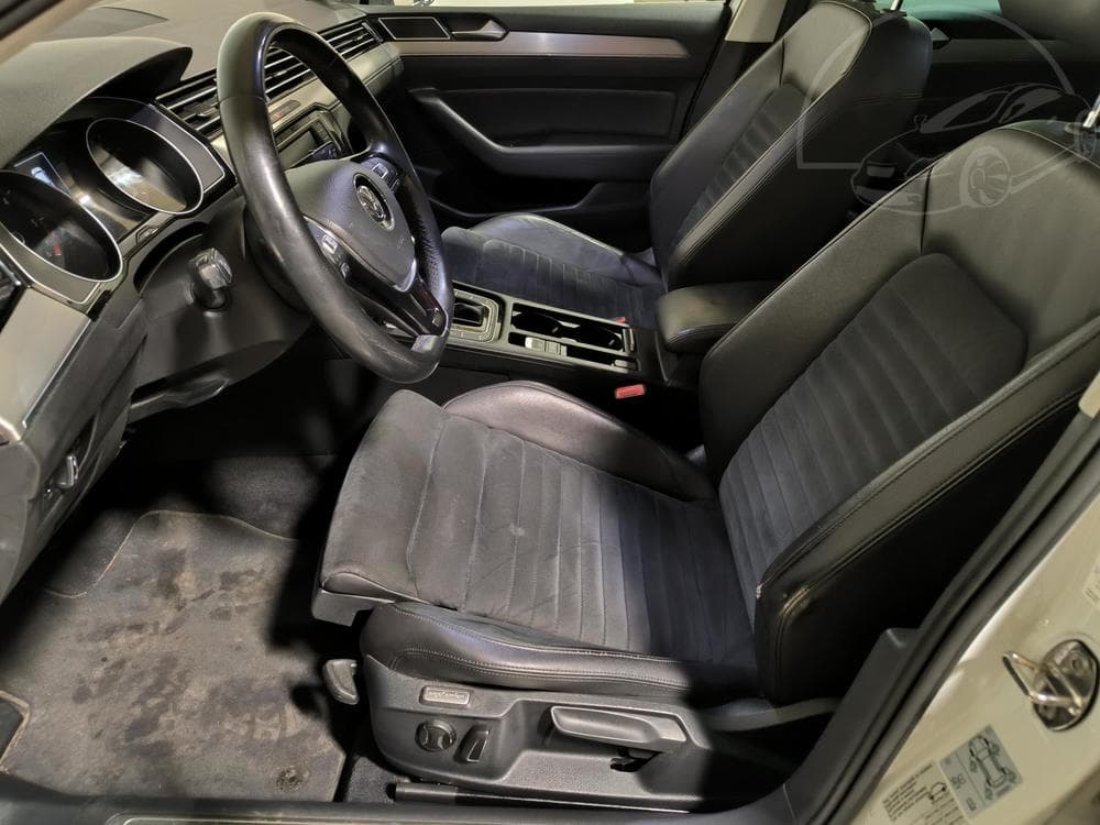 2015 Volkswagen PASSAT - 25