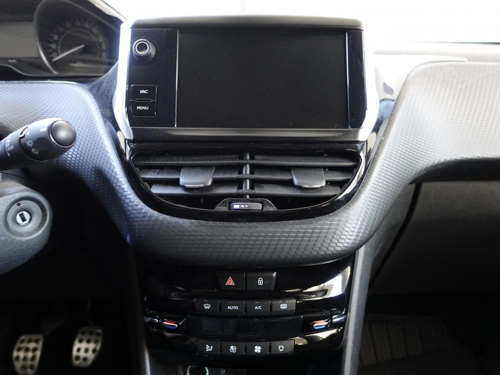 2017 Peugeot 208 - 13