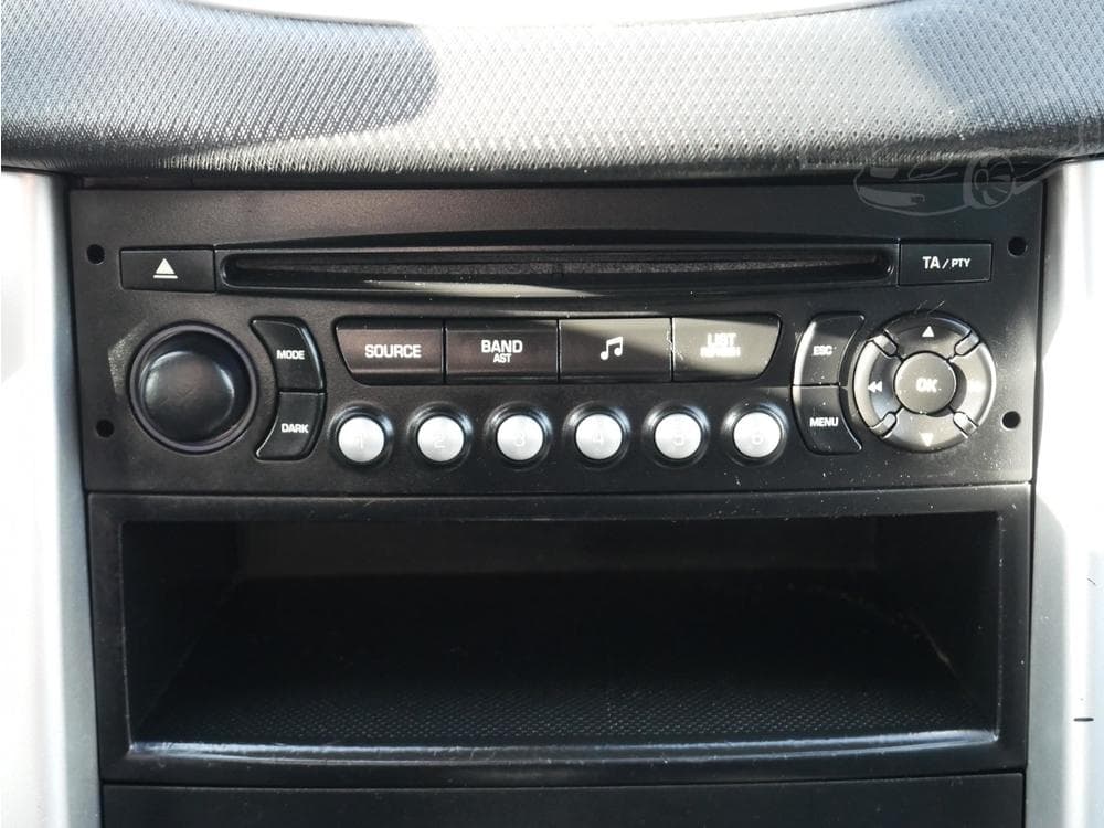 2010 Peugeot 207 - 13
