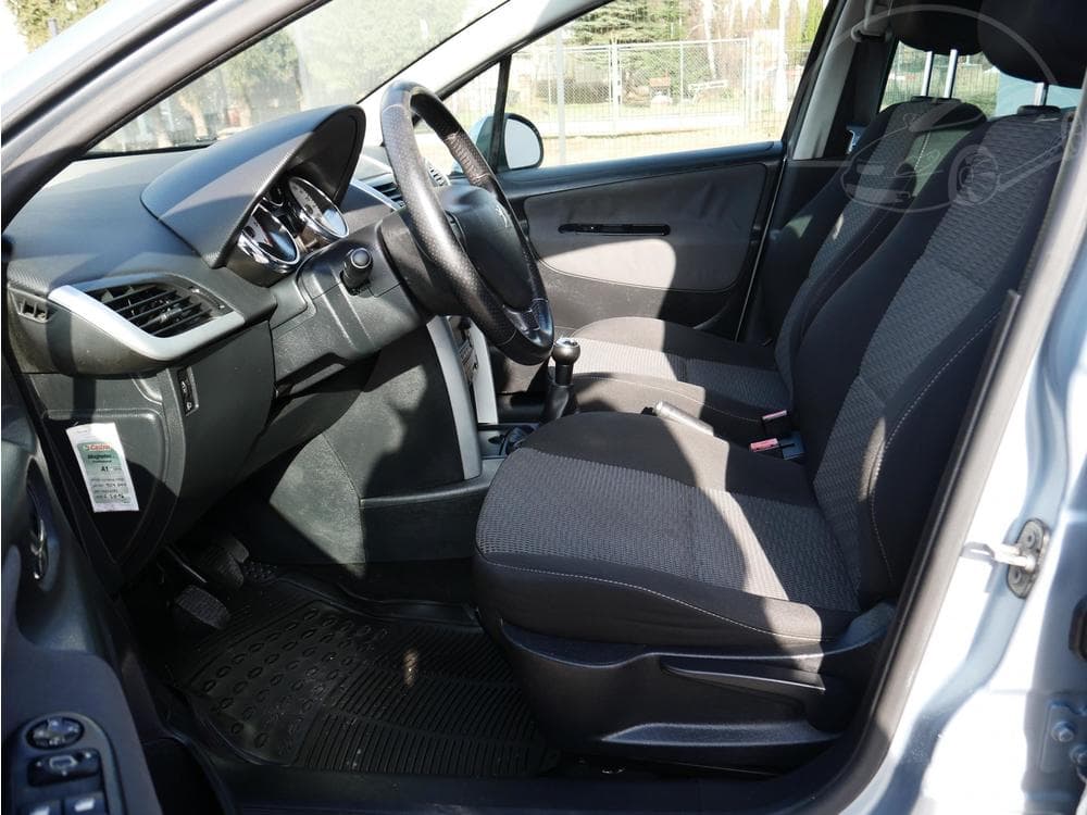 2010 Peugeot 207 - 9