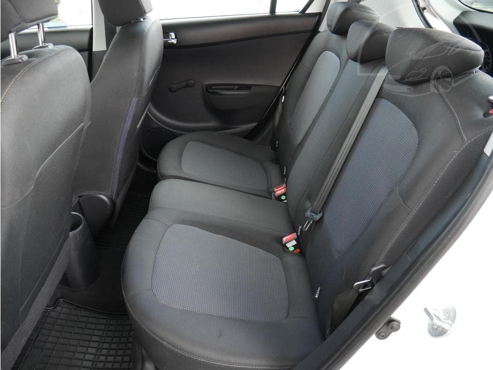 2013 Hyundai i20 - 10