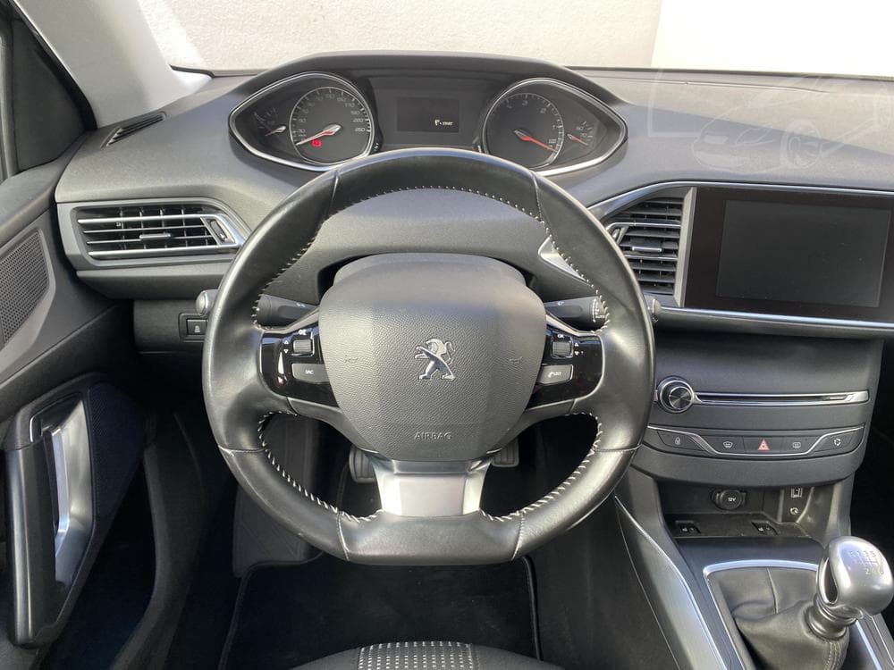 2015 Peugeot 308 - 11