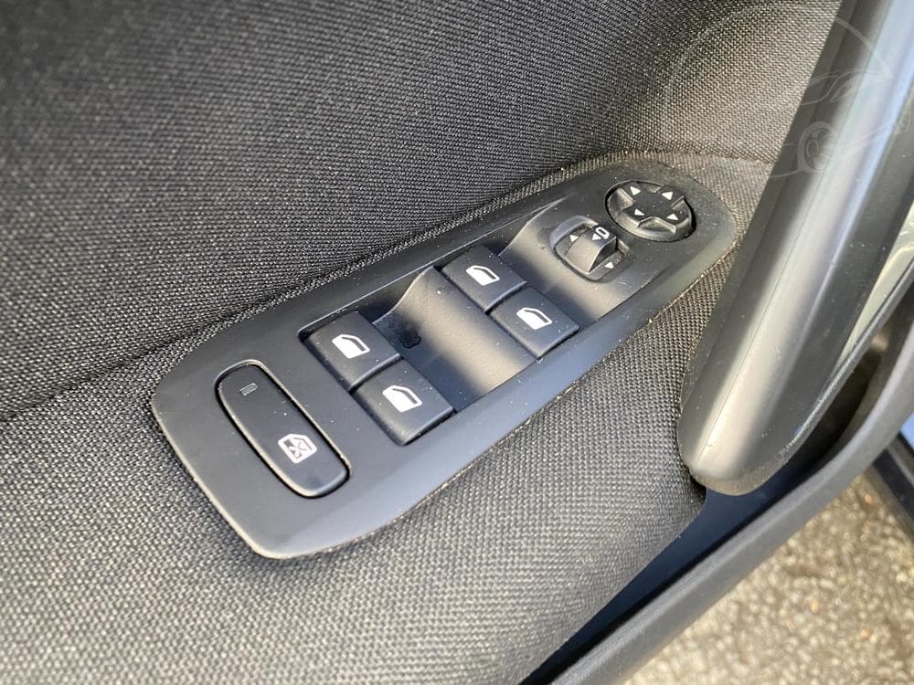 2015 Peugeot 308 - 13