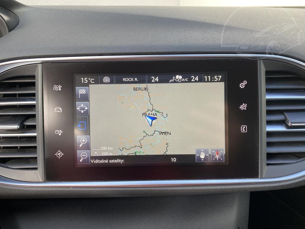 2015 Peugeot 308 - 17