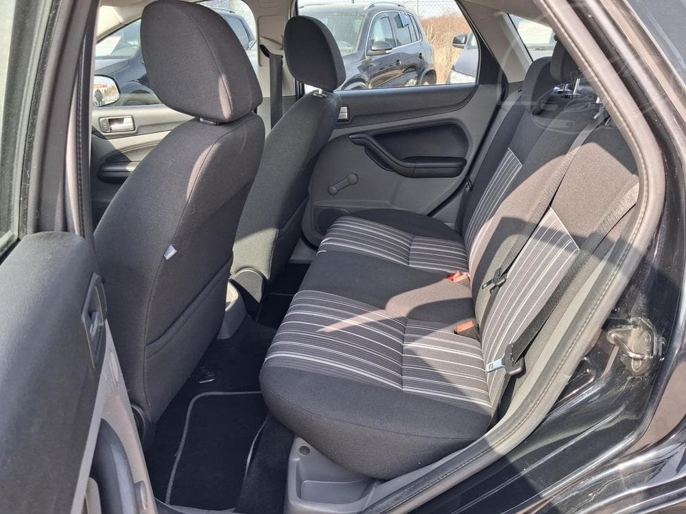 2010 Ford FOCUS - 10
