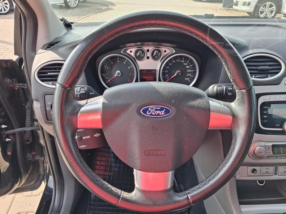 2010 Ford FOCUS - 11