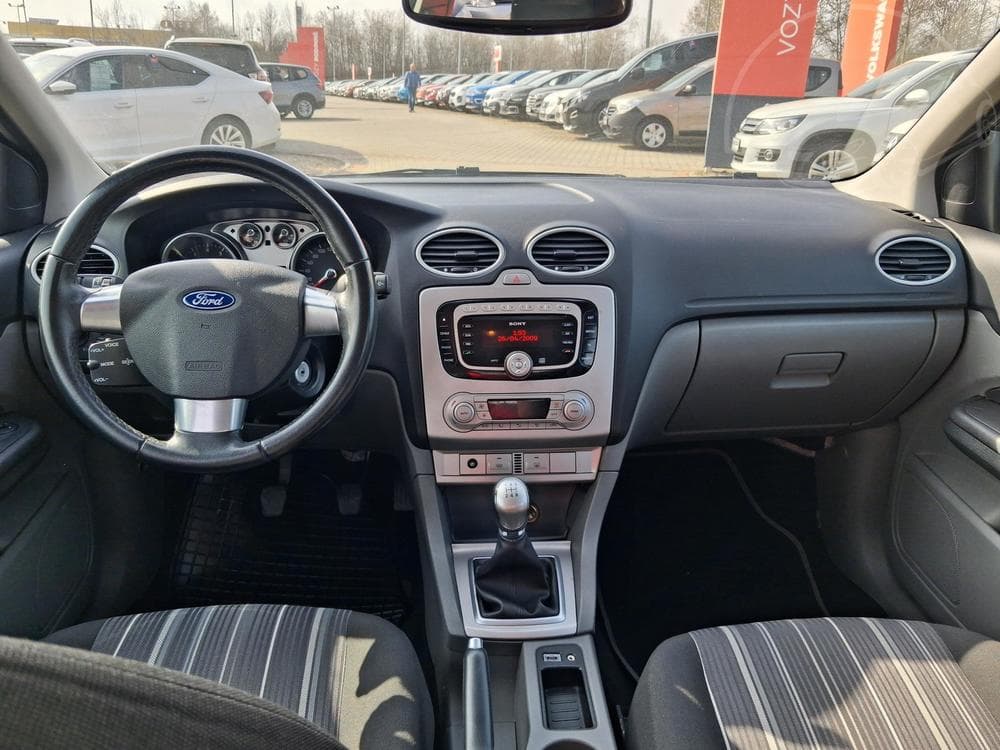 2010 Ford FOCUS - 8